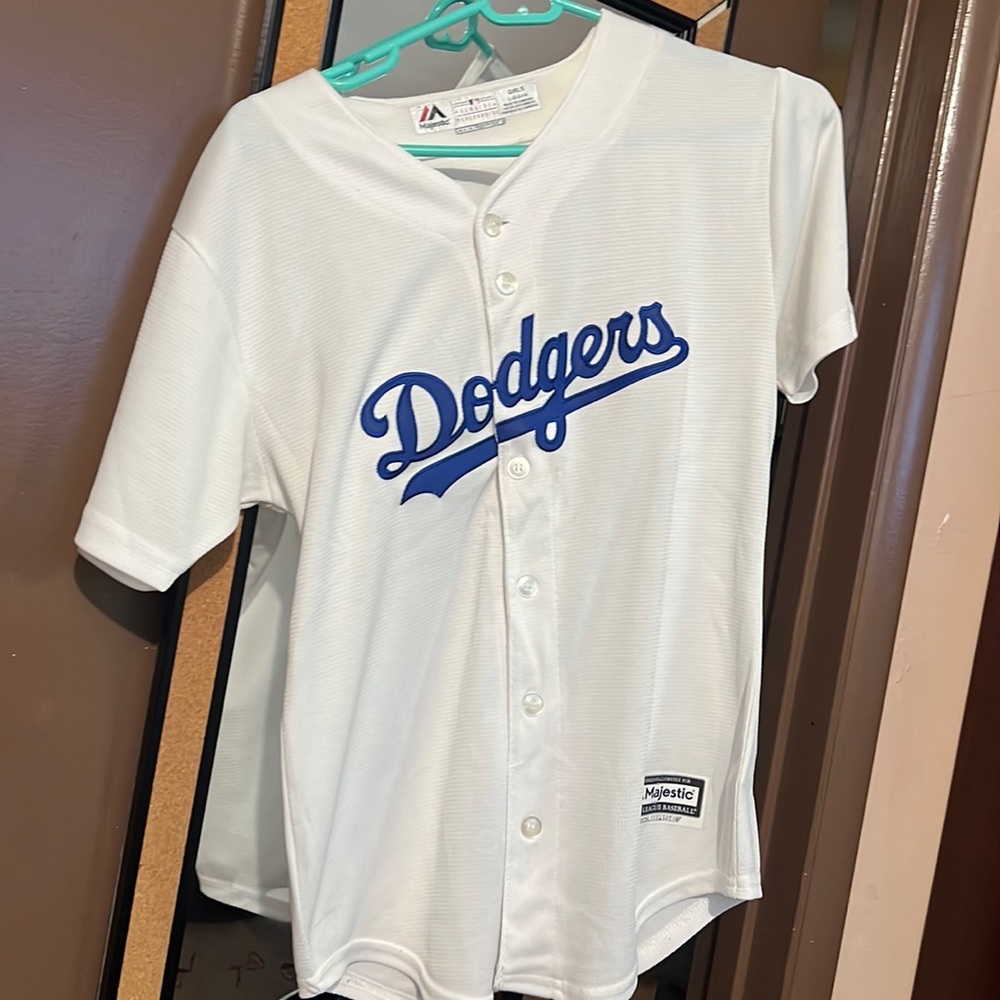 Selling a used Dodgers jersey